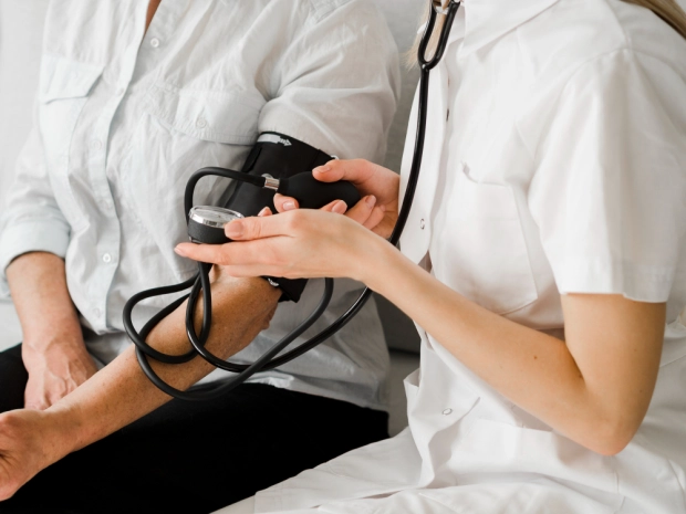 фото врача-кардиолога на выезде